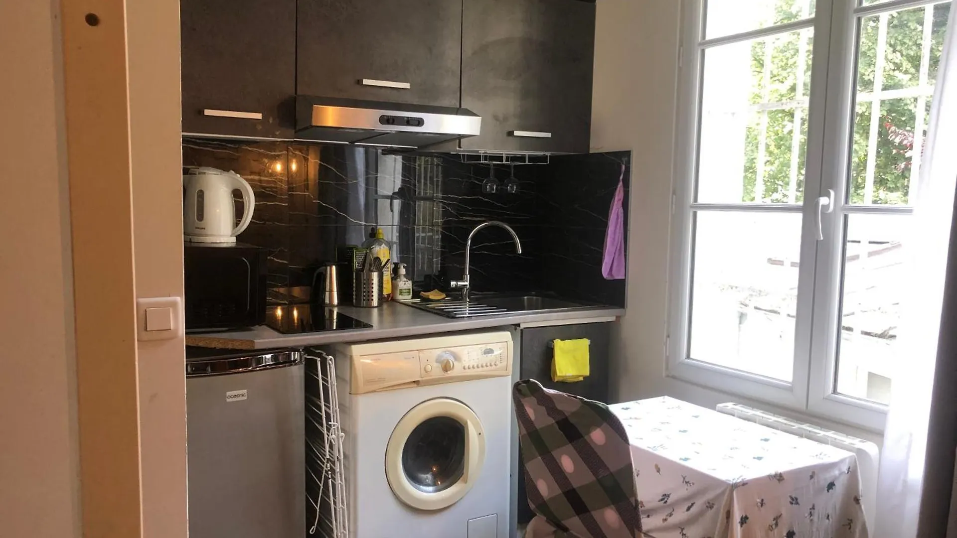 Apartment Studette Pour Etudiante, Proche De La Tour Eiffel Paris