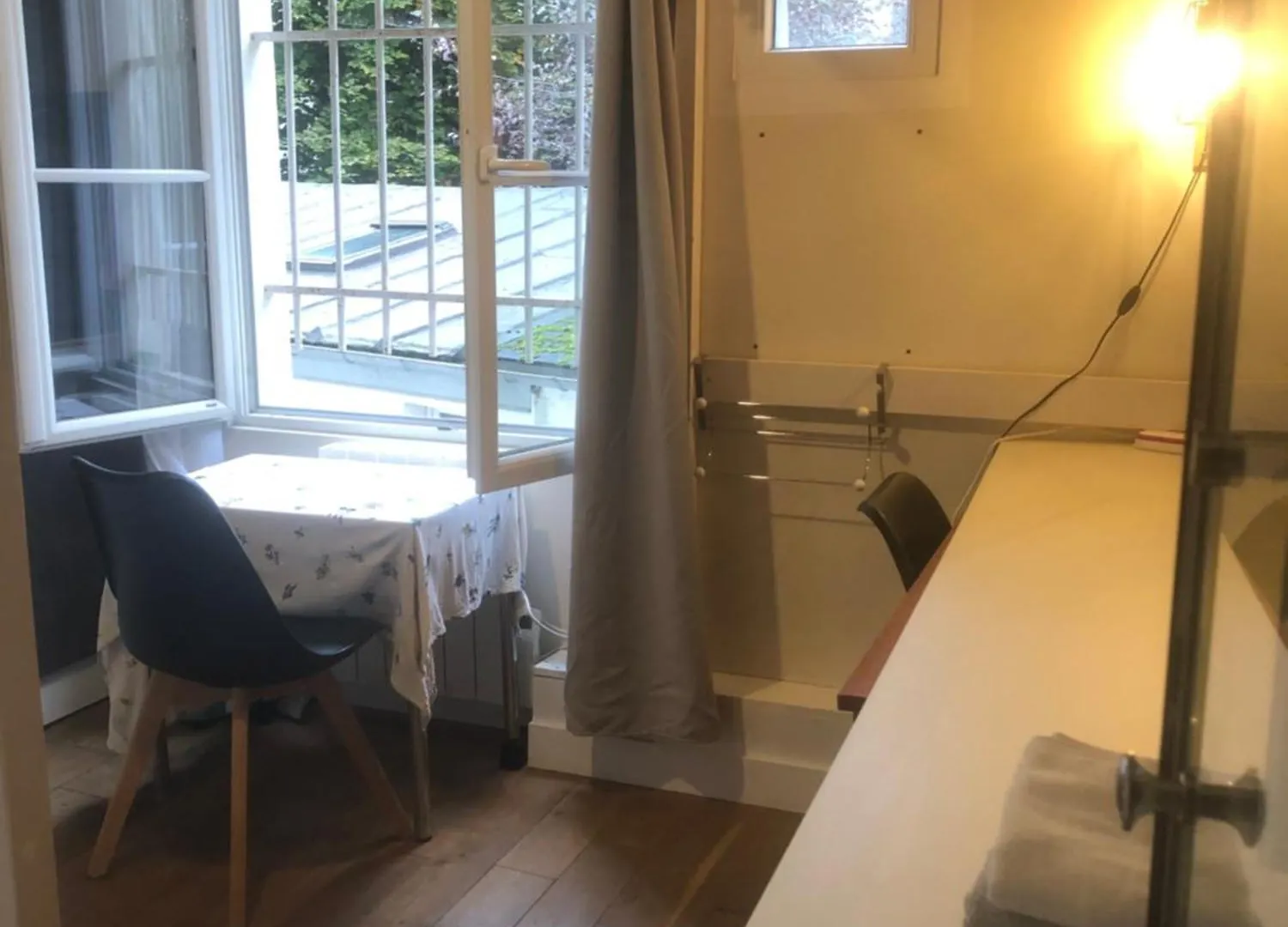 Apartment Studette Pour Etudiante, Proche De La Tour Eiffel Paris